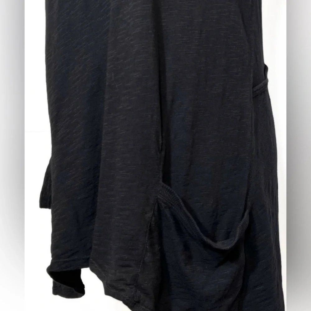 Left Of Center Anthropologie  Black Tee With Pockets - Picture 3 of 7